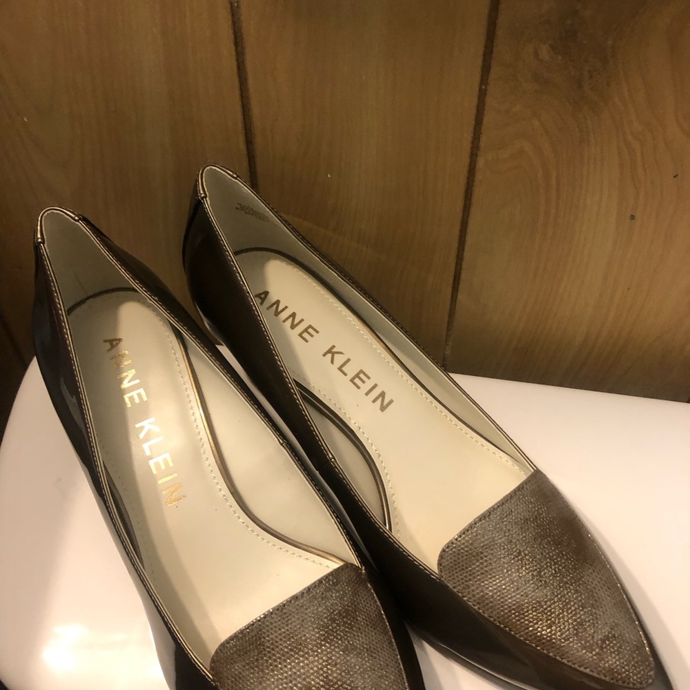 Gold shoes